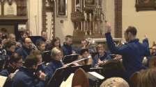 KULTURA Adventní koncert sklidil u návštěvníků velký úspěch V sobotu 16. prosince 2017 se uskutečnil adventní koncert Městského orchestru mladých z Dolního Benešova.