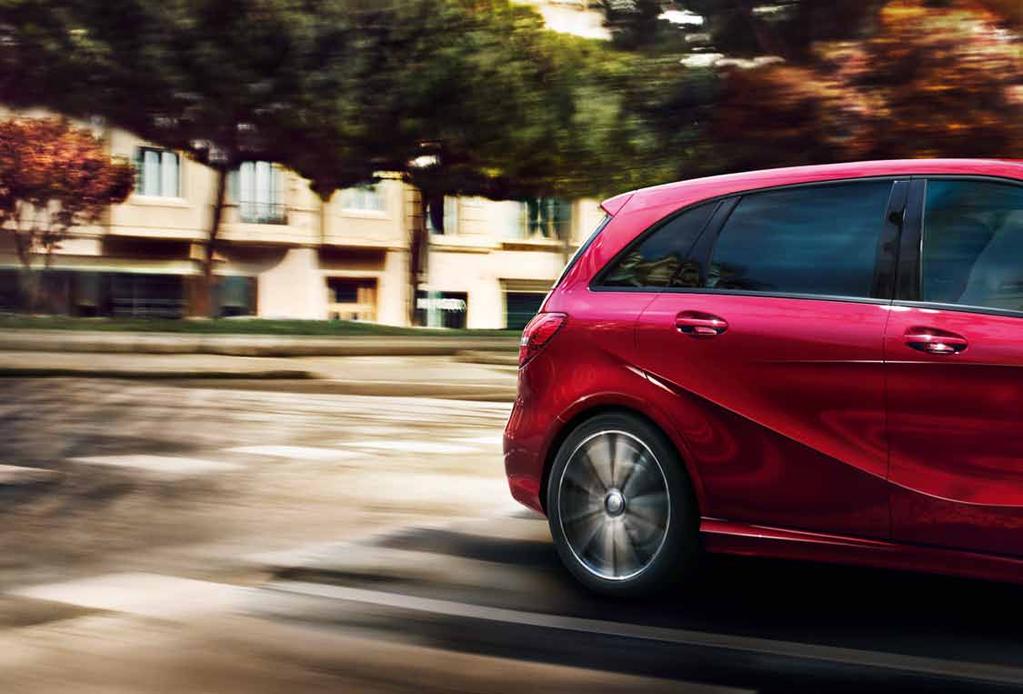 14 Aktivní brzdový asistent ACTIVE BRAKE ASSIST Najetí do vozidla jedoucího vpředu patří k nejčastějším nehodám v silniční dopravě.