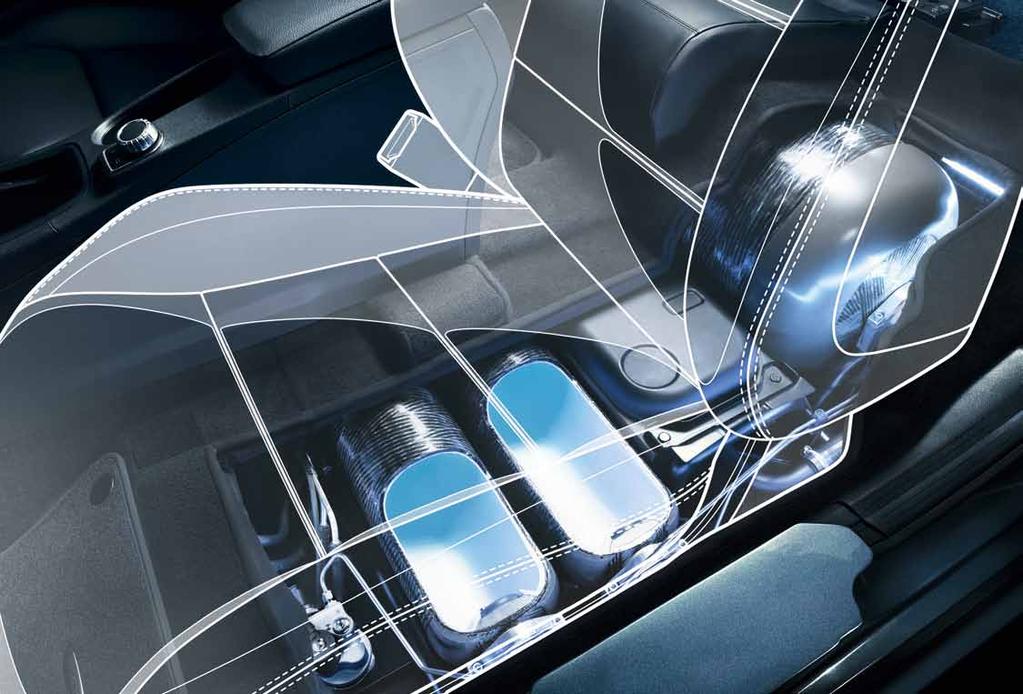 34 Natural Gas Drive Nádrže stlačeného zemního plynu modelu B 200 c se nachází na bezpečném místě: dvě nádrže o objemu 19 l na spodku vozidla,