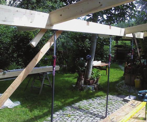 Finální dotažení pomocí závitového šroubu. Pružinový mechanismus pro rychlé umístění. aklápěcí protiskluzové podložky.