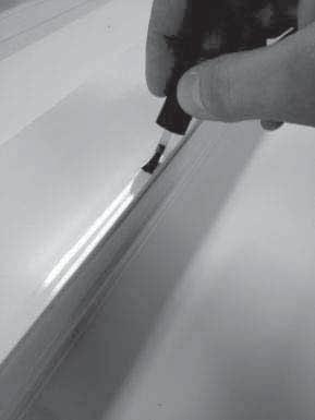 1) Montáž na oboustranné akrylátové lepicí pásky + šrouby A) Montáž jednostrann pekryvné dvení výpln 1. Zkušební uložení výpln do rámu kídla a kontrola vzájemného sesazení 2.