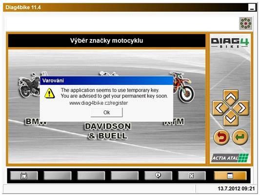Číslo je uloženo v plastovém obalu (blistru) spolu s "USB DISKEM" (viz Obr. 8).