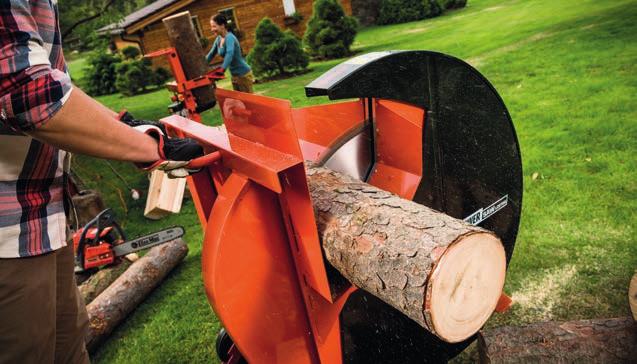 DĹŽKA POLENA 105 cm HMOTNOSŤ 104 kg Robustná vertikálna hydraulická štiepačka s celokovovou konštrukciou má tri pozície nastavenia stola