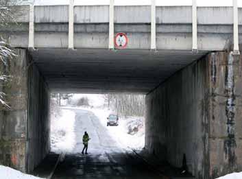 dostatečně očištěny. Tloušťka reprofilace je na hraně zbytečně velká, materiál příliš jemnozrnný.