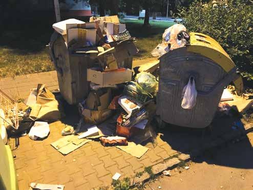 Oprava dřevěného zábradlí nepatří k těm levnějším Také neustálý nepořádek u kontejnerů přitom jich je ve městě několik a nedaleko od sebe. Líbí se Vám to takhle více?