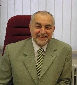 Úvodní slovo ředitele Vážené kolegyně, kolegové, milí přátelé, dovolte mi přivítat Vás při čtení historicky první výroční zprávy Sdruženého zdravotnického zařízení Krnov.