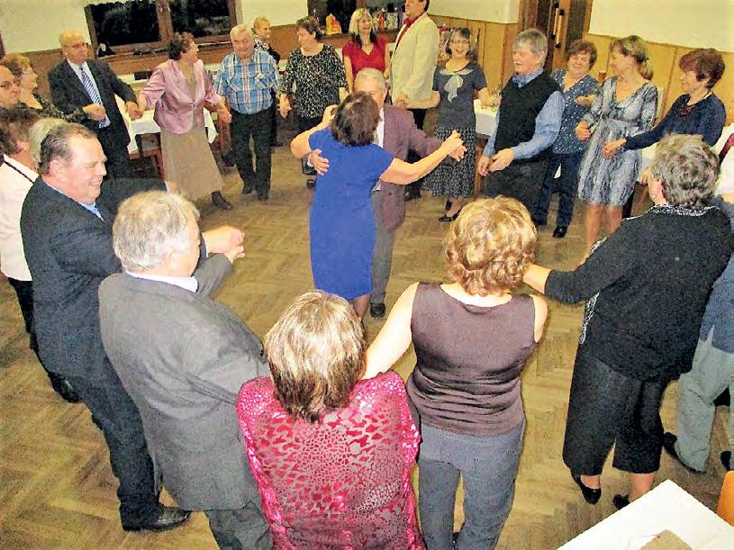 Takto odstavená auta brání bezpečnému prohrnování sněhu a není možné kolem nich provádět posyp z důvodu možného poškození těchto vozidel.