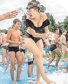 Zdraví 18. května 2018 35 Nenechte plíseň rozšířit, začněte ji léčit hned Plíseň na kůži nebo na nehtech není nic neobvyklého. Chytit ji můžete kdykoliv akdekoliv spory hub jsou totiž všude kolem.
