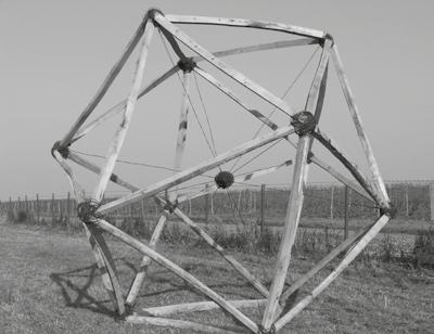 25 SKULPTURY VE VINICI PŘÍHRANIČNÍ UMĚLECKÉ SYMPOSIUM ŽADATEL Tradiceum Moravicum o.s. PARTNER Kulturvernetzung Niedeosterreich DOBA REALIZACE 15. 9. 2010 15.