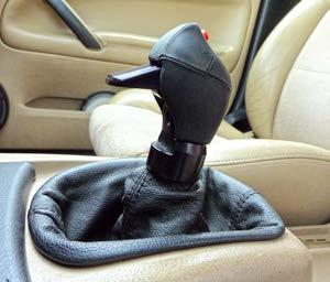 řadicí páku, spojkový pedál se vrátí do horní polohy po vypnutí elektronické spojky lze spojkový pedál ovládat obvyklým způsobem Spojka DUCK s manuálním ovládáním Unikátní