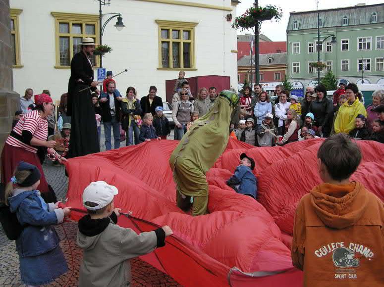 Správa kulturních zařízení Podle slov ředitelky tohoto zařízení Věry Flaškové byl program SKZ připraven tak, aby pokrýval různé úrovně potřeb diváků či posluchačů a tak akce spíše zábavného a