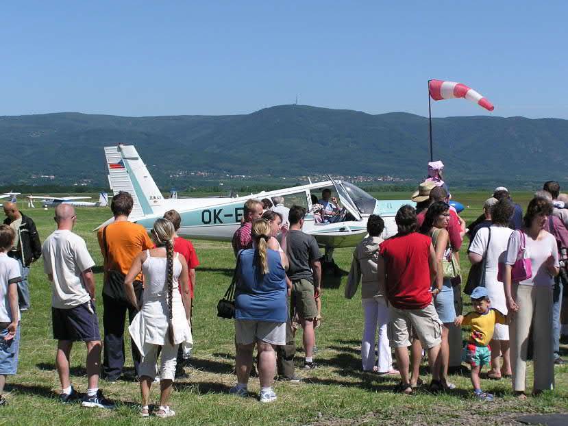 Tradiční Řopík a Letecký den Milovníci vojenské historie si opět mohli přijít na své na Military show, která se již tradičně uskutečnila na vrchu Kočičák kousek od Blatna.