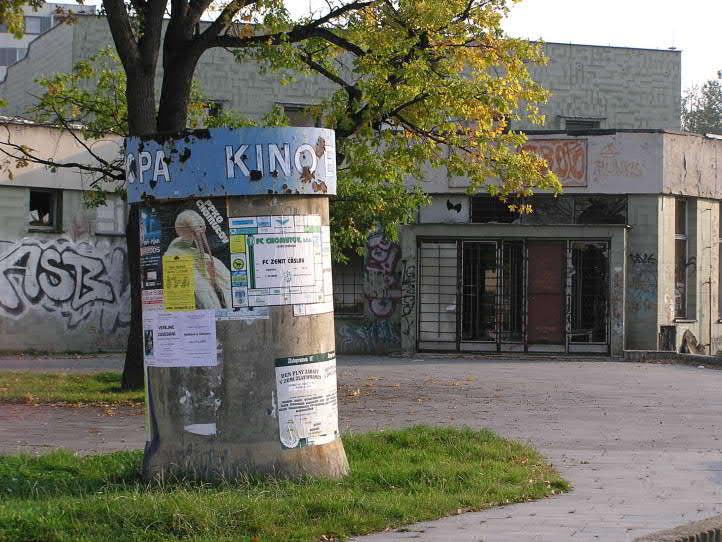 Doufejme, že se mladým z Kuprospěchu podaří zastavit chátrání bývalého kina a oživit tak celý tento doslova nevábný prostor uprostřed sídliště Letos se opět konala Prospěšná sobota a to 16. 4.