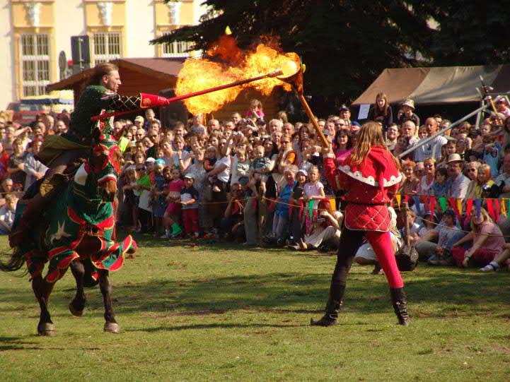 6.5.2005 - Oslava 60. výročí osvobození Město Chomutov spolu se Českým svazem bojovníků za svobodu a Československou obcí legionářskou připravilo dne 6.5.2005 důstojnou oslavu 60.