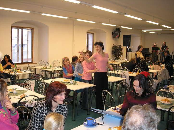 Dne 3.12.2005 se uskutečnilo Mikulášské setkání pěstounských rodin v SKKS Chomutov. Pro pěstouny a jejich děti byl připraven bohatý program. Setkání se zúčastnila i starostka Města Chomutova Ing.