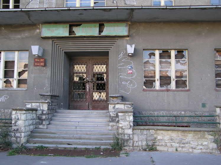 Jednání rady města Chomutova ze dne 13. června 2005 Rada města schválila uzavření smlouvy města s exekutorem Mgr. Dalimilem Mikou.