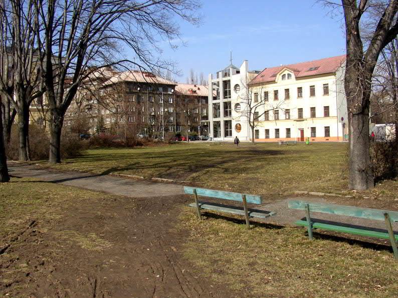 Zbytek pokryjí evropské peníze z programu INTERREG IIIA. Na obnovu parku zpracoval již před třemi lety ateliér AGV z Ústí nad Labem a zahradní architektka Anna Grünerová projekt.