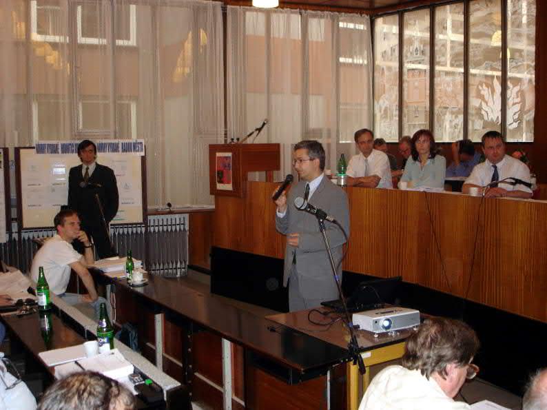zdravotnictví (obecně) jsou často medializovány a vyznat se v různých prohlášeních (ať již politiků nejrůznějších stran či představitelů odborů a nejrůznějších zájmových skupin) není snadné.