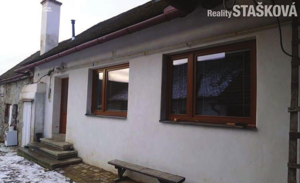 5) Rodinný d m Nabídková cena: 980 000,- K Lokalita: Hostim Popis: adový vnit ní, nepodsklepený rodinný d m s dispozicí 3+1.
