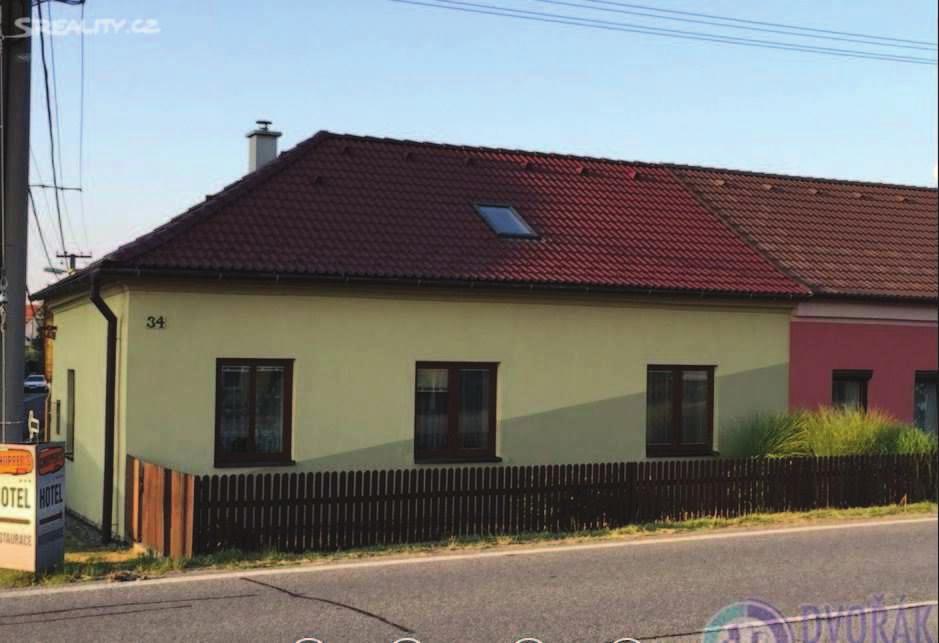 7) Rodinný d m Nabídková cena: 1 200 000,- K Lokalita: Litoho Popis: adový rohový, nepodsklepený rodinný d m s dispozicí 3+1. Objekt je po celkové rekonstrukci v etn zateplení fasády.