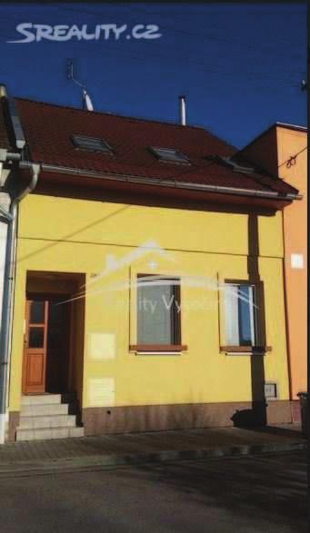 8) Rodinný d m Nabídková cena: 1 850 000,- K Lokalita: Jarom ice nad Rokytnou Popis: adový vnit ní, nepodsklepený rodinný d m s dispozicí 3+1.