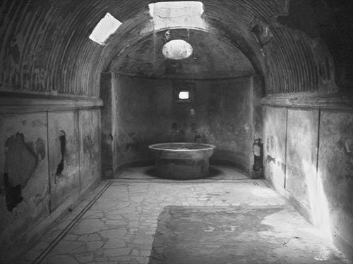 Historie Caldarium in Forum Baths Historie ZTI BC 2500: Mohenjo - daro, rozvinutý systém m