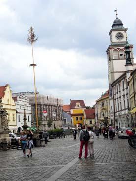 Výlet do Třeboně V letošním roce vybrala sociální komise jako cíl jarního výletu jesenických seniorů Třeboň. Jihočeská Třeboň patří k nejhezčím českým městům, a tak zájem o cestu byl opravdu velký.