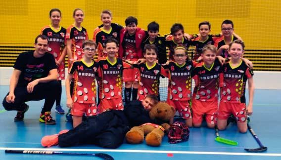 SPORT FLORBAL MLADŠÍ ŽÁCI Dolní řada: ležící Václav Svoboda, trenér Filip Navrátil, Adam Zán, Lukáš Kott, Jindřich Anderle, Marek Navrátil, Filip Kovářík, Nathan