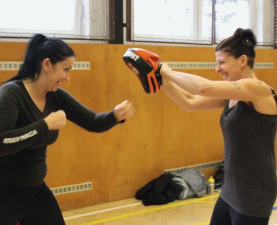 SPORT KRAV MAGA Na kurzech Krav Magy se ženy učí sebeobraně Krav Maga Point Praha pořádá kurzy se zaměřením na ženskou sebeobranu. Je to 8 až 10 tréninků, vždy hodinu a půl jedenkrát týdně.