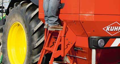 SNADNO PŘIPOJITELNÉ Dvě výšky zapojení usnadňují připojení na traktory různých velikostí a