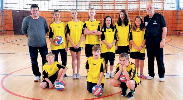 V průběhu roku se nejdříve týmy děvčat (od listopadu) a posléze i chlapců (od prosince) začaly zúčastňovat pravidelných soutěží okresního volejbalového svazu Frýdek-Místek Trojkového volejbalu