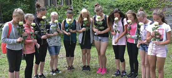 RADNICE INFORMUJE Poděkování žákům červenokostelecké ZŠ V. Hejny Partnerská návštěva v německém Uchte Foto: R. Bergmann Již čtvrtý rok se vždy na konci června vydávají děti z červenokostelecké ZŠ V.