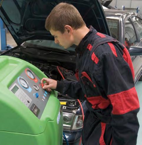 22 Autoelektrikář 26-57-H/01 Délka přípravy 3 roky splnění povinné školní docházky Podmínky přijetí splnění podmínek přijímacího řízení zdravotní způsobilost doložená lékařem Ukončení přípravy