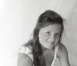 PŘEDSTAVUJEME V nové sezoně se v činoherním souboru objeví dvě nové tváře - Tereza Starostková a Šárka Vykydalová. Šárka bude mít svou opavskou premiéru už 18.