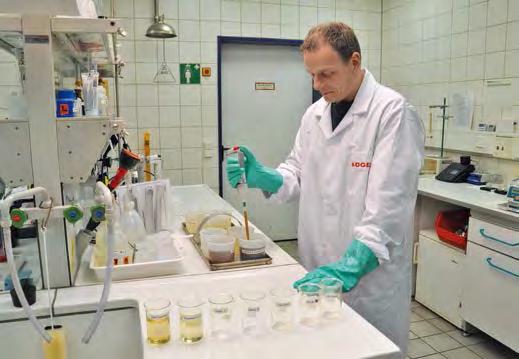 METODA POVLAKOVÁNÍ POMOCÍ KATOFORÉZNÍHO LAKOVÁNÍ KATOFORÉZNÍ LAKOVÁNÍ PONOREM Katoforézní lakování Nano Ceramic plus Před povlakováním komponent, jako je například rám, projíždějí tyto komponenty
