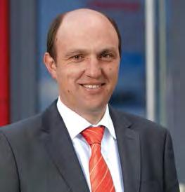VEDENÍ SPOLEČNOSTI KÖGEL Thomas Heckel je vystudovaný podnikový ekonom s titulem Diplom- Betriebswirt (FH). R. 1994 pan Heckel nastoupil do sesterské firmy společnosti Kögel, do Humbaur GmbH.