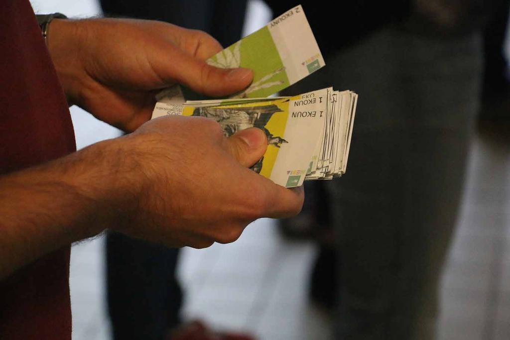 školní měna opět v akci Dva měsíce ze školního roku jsou za námi a my máme nové příjemce školní měny. Studenti primy a MMT1 úplně poprvé zažili předávání Ekounů.
