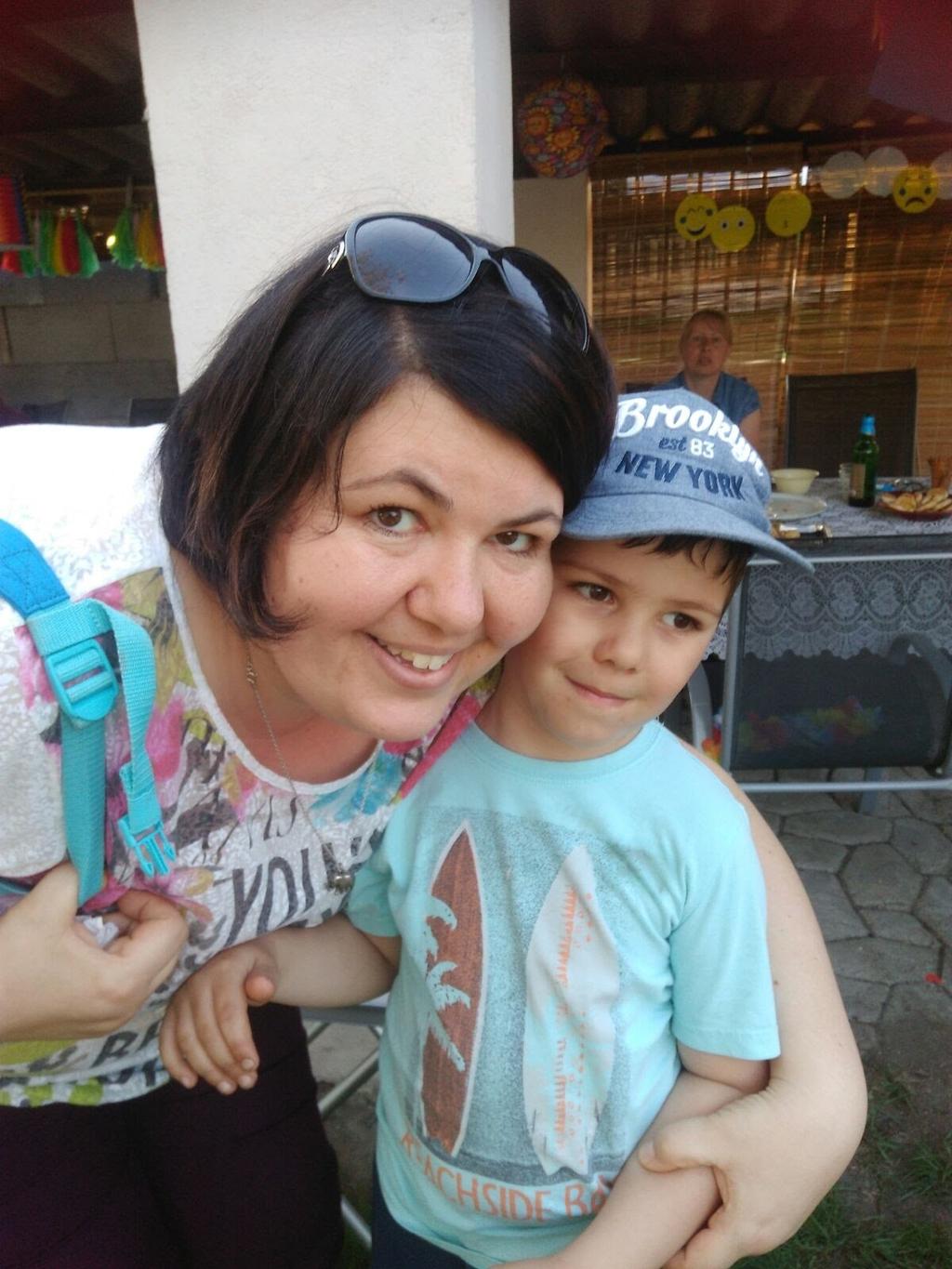 Nejraději trávím čas s rodinou. Také ráda cestuji, kreslím, navštěvuji kina, divadla, koncerty a nebo chodím na procházky se psem. Jste ranní ptáče, nebo naopak večerní sova?