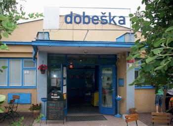 KULTURNÍ CENTRA Praha 4 Dobeška l Praha 4, Jasná I. 1181/6 l pokladna otevřena pondělí čtvrtek 16.00 19.00 l tel.: 244 468 167, e-mail: rezervace@divadlodobeska.