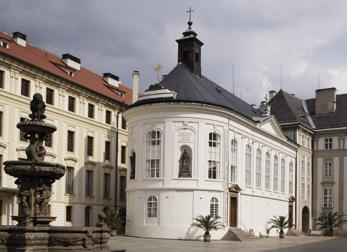PRAŽSKÝ HRAD PRAŽSKÝ HRAD SÍDLO ČESKÝCH KNÍŽAT A KRÁLŮ OD KONCE 9. STOLETÍ, KTERÉ SE VYVÍJÍ NEPŘETRŽITĚ PO JEDENÁCT SET LET. DNES SÍDLO PREZIDENTA REPUBLIKY.