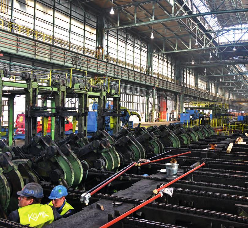 Hydraulický pohon, který otáčení ramen pohání, je tvořen 12 hydraulickými válci rovněž ve dvou řadách a řídícími bloky, které ovládají pohyb všech 12 + 12 válců.