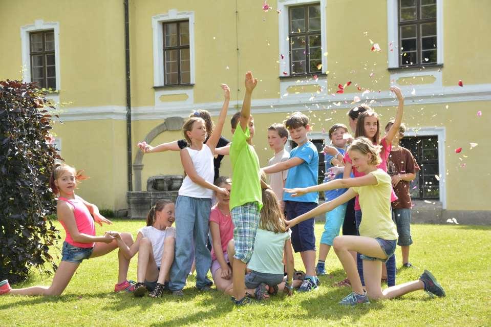 foto: René Ramiš Škola tančí 2016 Matematika, ZLOMKY, ZŠ Švermova 4,