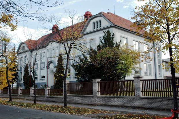 OBCHODNÍ AKADEMIE A STŘEDNÍ
