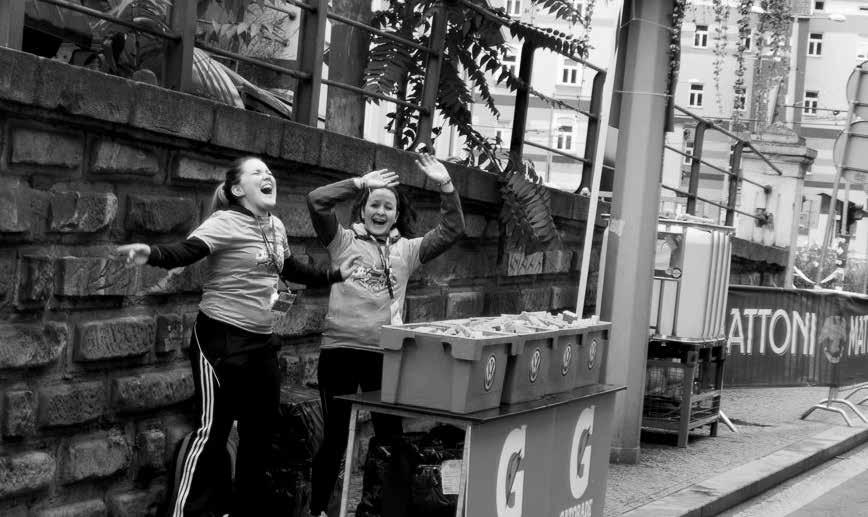 MATTONI 1/2MARATON ÚSTÍ NAD LABEM 28 28 IVETA STRNÁDKOVÁ KOORDINÁTORKA DOBROVOLNÍKŮ 29 Sedmý ročník mezinárodního běžeckého závodu se uskutečnil 16. 9.