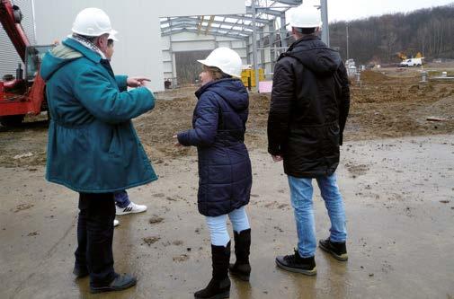 Technici bezpečnostno-technickej služby JAVYS, a. s., na jednej z kontrol na stavenisku manipulačnej budovy pre veľmi nízko aktívne RAO Pomáhajú i pravidelné hodnotenia Rok 2016 bol pre spoločnosť JAVYS, a.