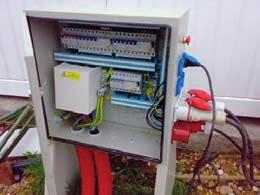 Times Zlaté pravidlo bezpečnosti VCES č. 8 Elektřina Pouze oprávnění elektrikáři smí pracovat na elektrických zařízeních. Všechny elektrorozváděče, rozvodny apod.