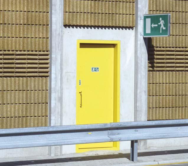 prvky umožňující vyhnout se stožárům trakčního vedení nebo stromům,