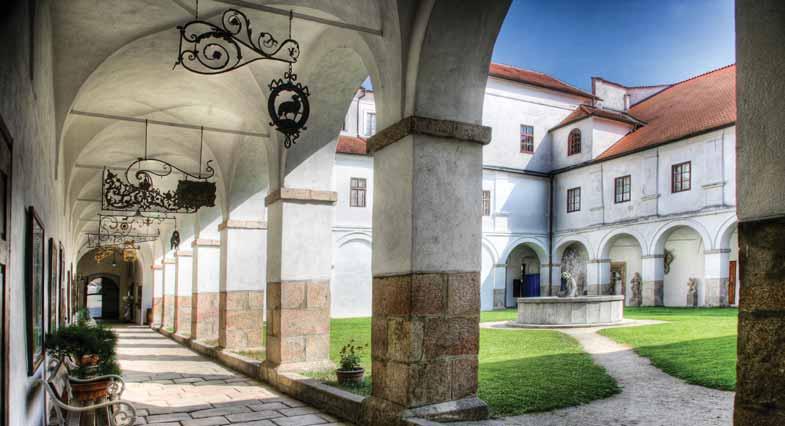 KAM na výlet Muzeum Jindřichohradecka, atrium Jindřichův Hradec ožívá, zima práskla do bot a jaro je tu Jindřichův Hradec láká každoročně desetitisíce návštěvníků, kteří si mohou vybrat z velkého