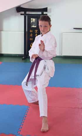 rozhovor Karate je úplně bezpečný sport Když nejstaršímu synovi Oliveru Simonovi lékaři diagnostikovali nedokončenou osifikaci obratle, doporučila známá jeho rodičům klub v Hostivaři, který nabízel i