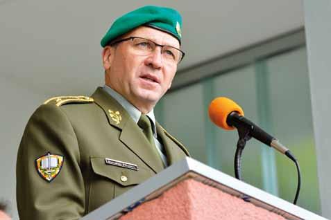 2 ZPRÁVY Rektor generál Přikryl: Budováním moderní univerzity podporujeme efektivní a profesionální AČR Pavel Pazdera Foto: svob. René Rámiš V pátek 5.